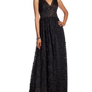 New w/tags Vera Wang 3D silk rosette applique black lace formal lined gown. 14